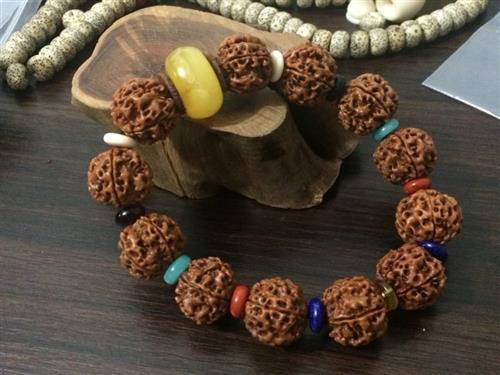 金刚菩提盘玩颜色不均匀怎么办,金刚菩提有色差怎么办