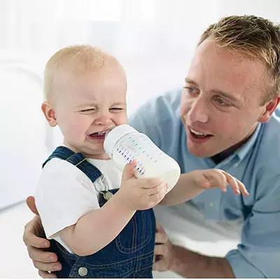 婴儿幽门狭窄的吐奶症状图,新生儿感冒吐奶症状