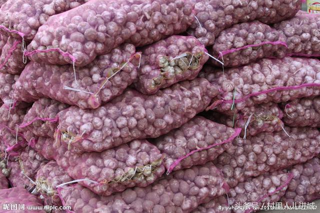 房价几千块，几万块一平方没有人说，没有他们的炒作，使劲炒