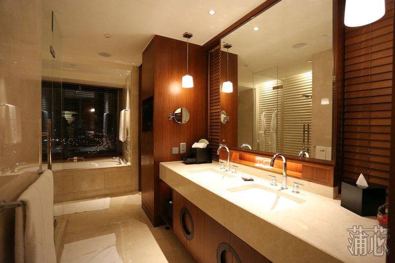 澳门旅游塔蹦极吃东西 (澳门旅游塔笨猪跳)