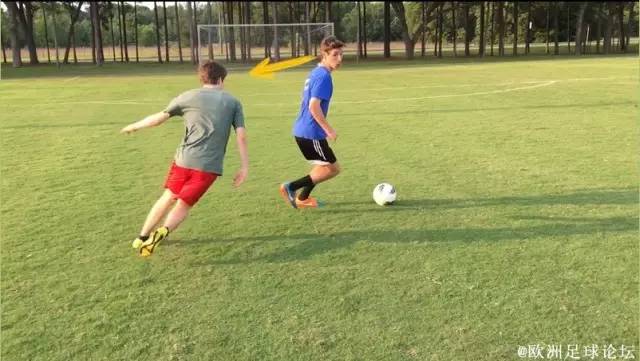 「维维过人教程」非常实用：快速转身，迅速摆脱防守人员