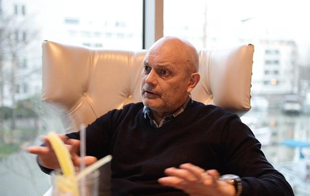 邮报：曼联老将卡里克寒风中享用冰激凌