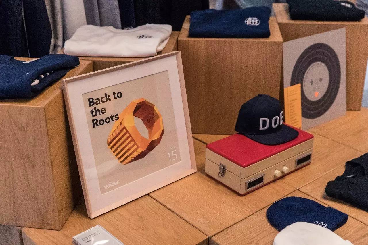 图集｜我们带着这些“黑胶唱片”和几百个好看的人，一起入侵了DOE