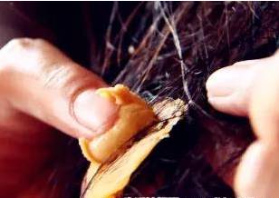 口香糖粘头发上怎么办,头发去除口香糖的妙招