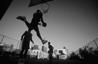 抢篮板的好球鞋,打篮球该如何挑选适合的球鞋