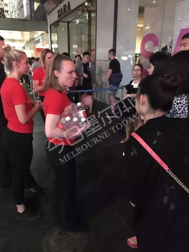 墨市BoxingDay现场:蔻驰5折!兰蔻YSL7折