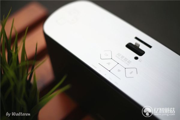 不用耳机孔一样插上就听，RSRDS909未来音响体验