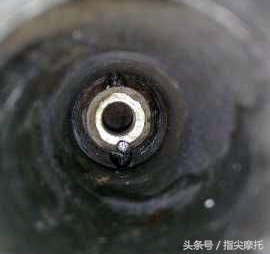 双缸摩托车火花塞坏了怎么换,二冲程摩托车加油断火修理