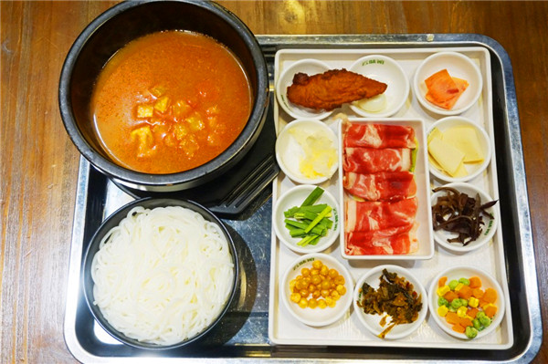 美味神奇的米线,餐饮界的传奇——云味馆过桥米线