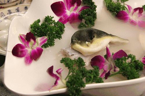 「有福利！」凤望龙门开业来，只有四人吃到最后的特辣锅，我们挑战了全素菜