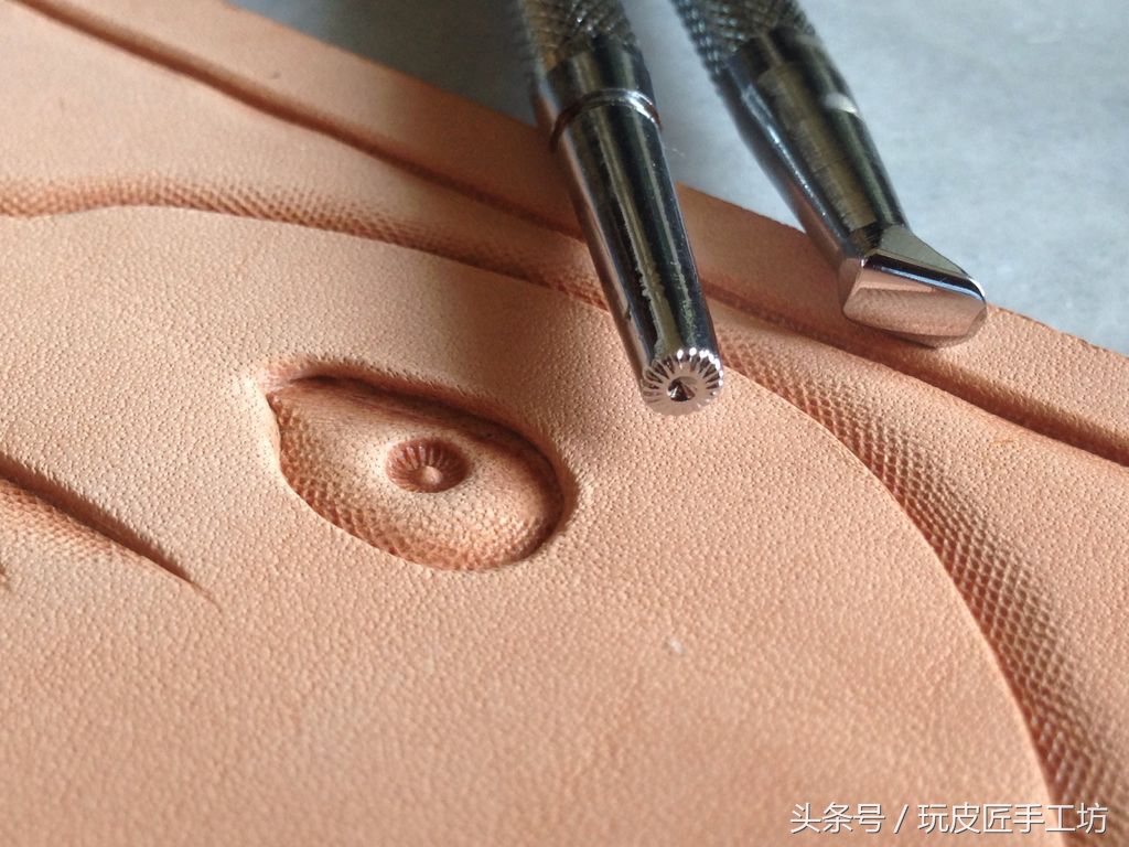 皮雕钱包手工制作视频,简易真皮手工钱包制作教程