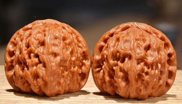 为什么核桃一点油都没有,刷核桃需要上油吗