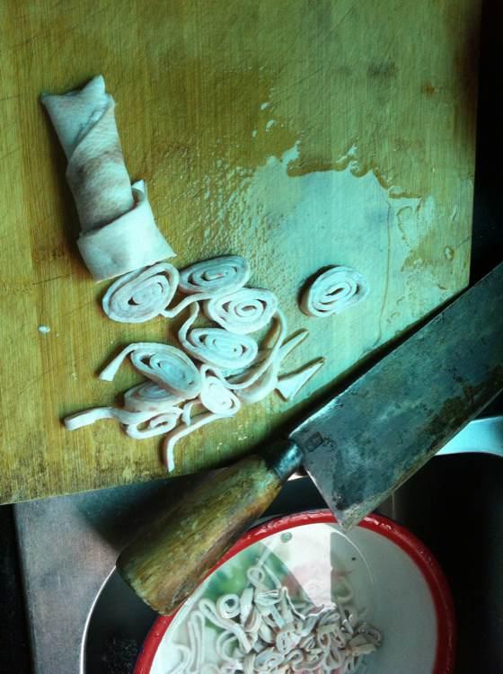 如何用竹子制作钓鱼竿,用竹子自制钓鱼竿方法