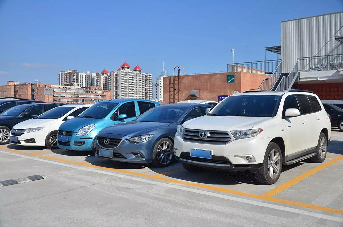 轿车跟suv哪个视野好,suv的视野轿车的舒适