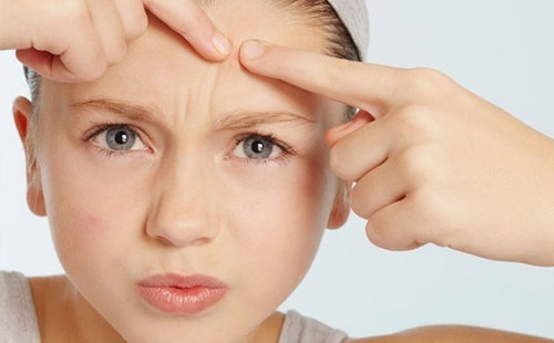 服用盐酸厄洛替尼片饮食禁忌 (吃厄洛替尼片有什么副作用)