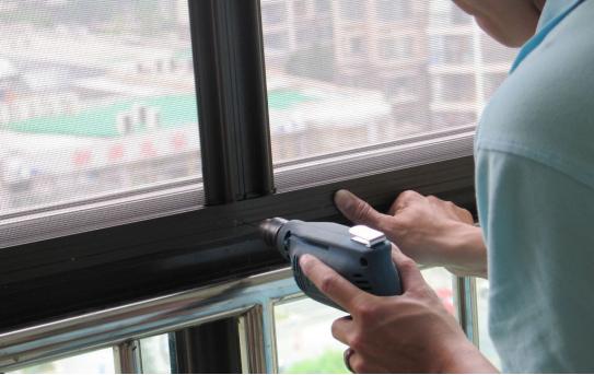 怎么修隐形纱窗最简单方法,隐形纱窗可以自己装吗