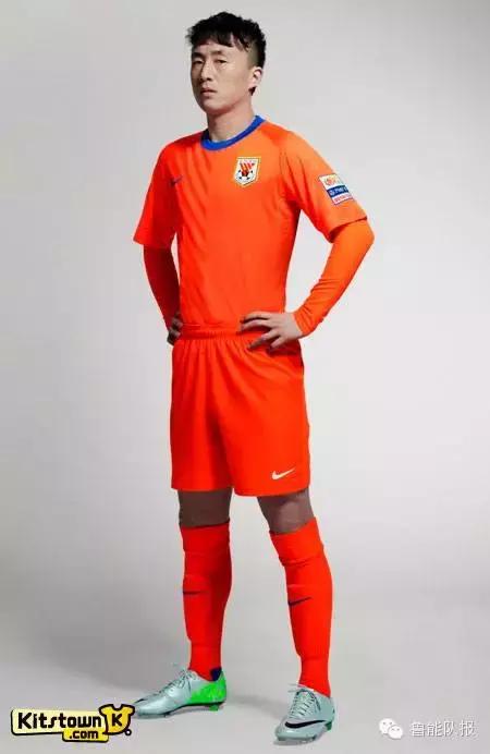 鲁能新款球衣搭配,鲁能队标橙色色号