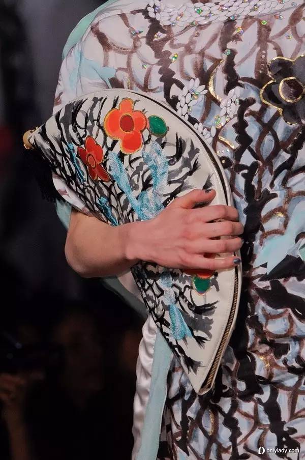 2017年女装流行趋势,2024年最流行潮流夏季女装