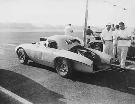 有史以来最狂放的双引擎赛车，来自巴士制造商