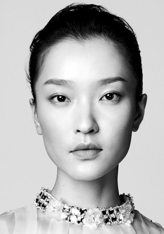 超模gigihadid西装穿搭,gigihadid变色龙式的超模