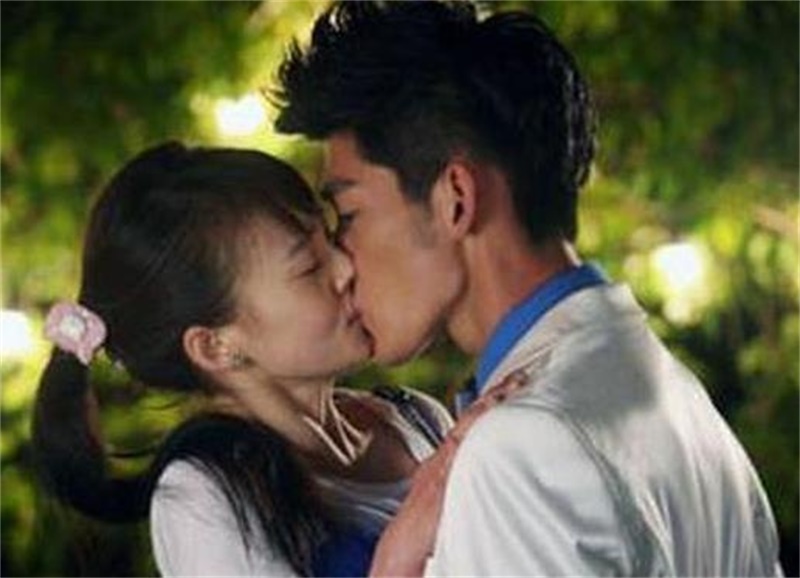 赵丽颖被哪些男明星吻过,女星赵丽颖吻戏