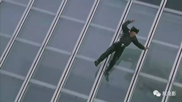 功夫瑜伽成龙和蛇,功夫瑜伽成龙带着狮子飙车