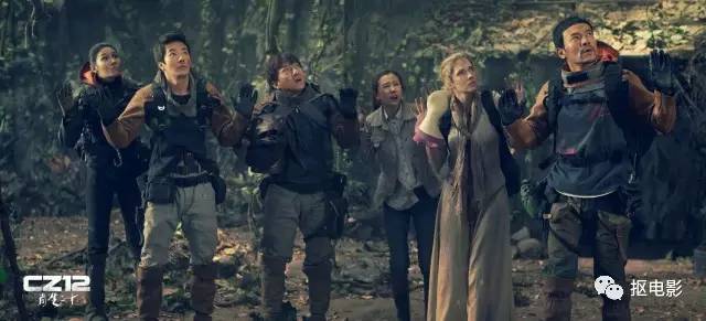 功夫瑜伽成龙和蛇,功夫瑜伽成龙带着狮子飙车