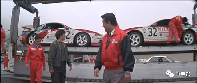 功夫瑜伽成龙和蛇,功夫瑜伽成龙带着狮子飙车