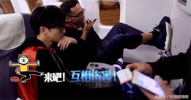 明星太没素质刘烨穿鞋踩飞机椅背黄晓明用臭袜子堵出风口！