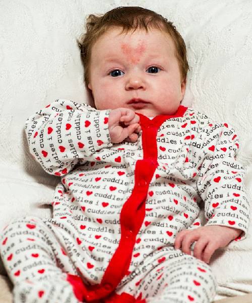 这个宝宝不简单,出生自带“丘比特”特效,buling!