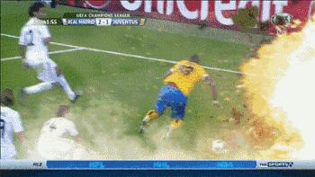 神创意！足坛炫酷特效，梅西C罗皆成赛亚人！