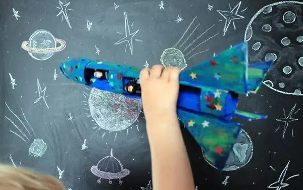 城会玩！这个妈妈卫生纸卷筒这么用，省下了一半玩具钱！