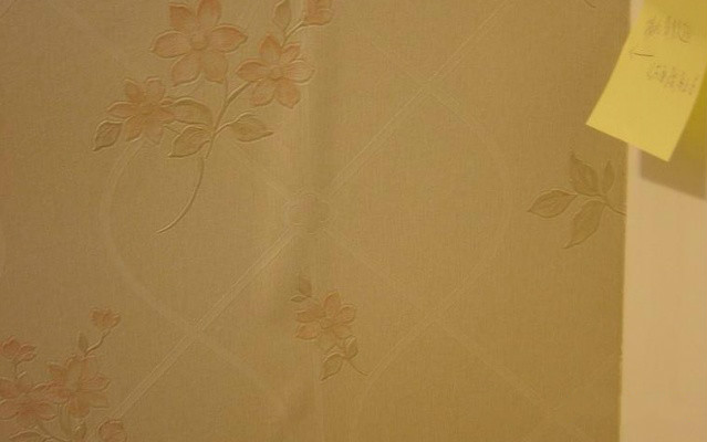 水泡过的墙怎么贴壁纸,墙面起砂如何贴壁纸