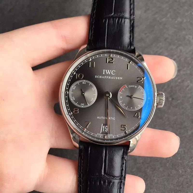 酷感十足的拉风腕表 (金黄色腕表优雅气质)