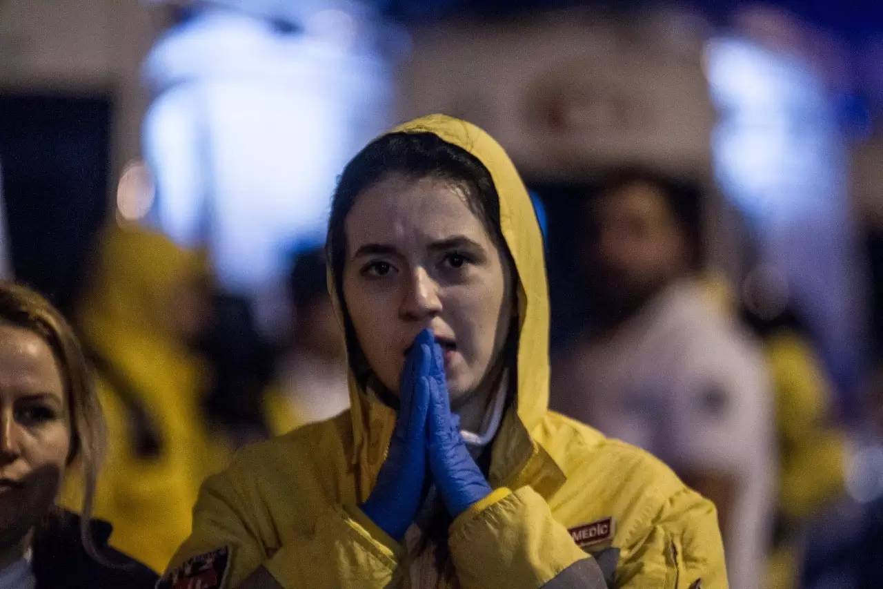 恐怖分子ak47真实开枪视频,ak47突击步枪袭击事件