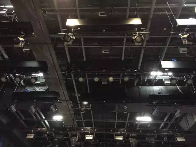 城市日历官微｜大派送！《我想有个家》纪念版台历新鲜出炉！俊男靓女！神仙眷侣全包罗！转发就送！