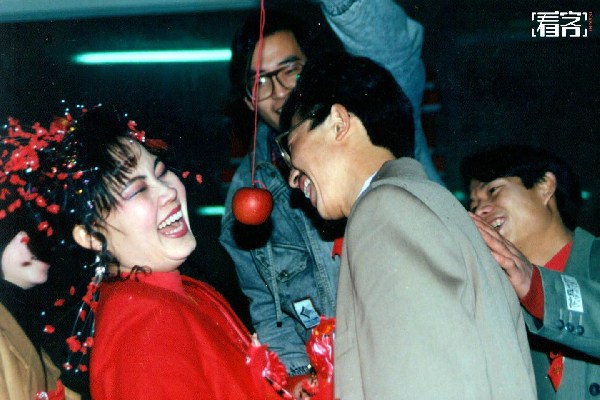 看客：中国式闹婚，失控的婚礼“游戏”