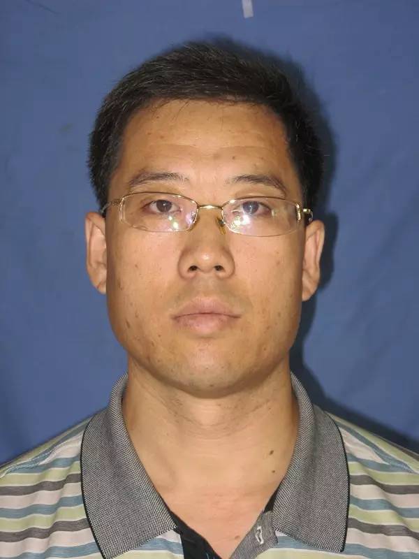 包头这个男子只要出现就被团团围堵，原因竟是……