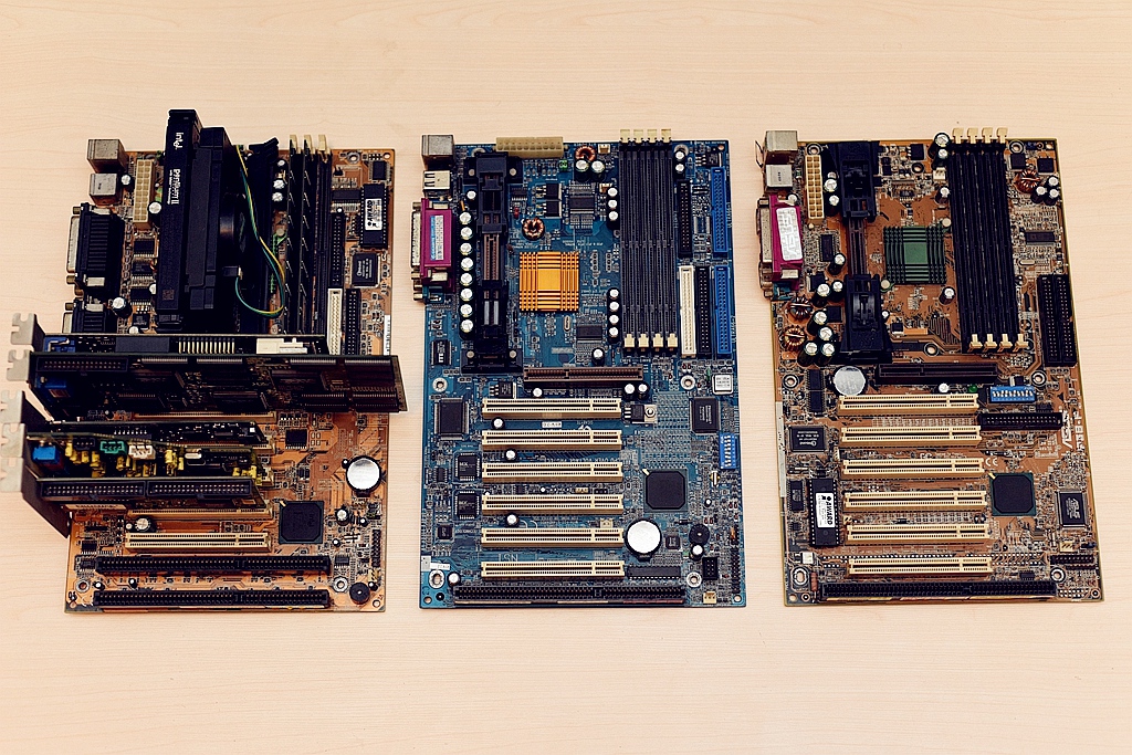 intel90年代,intel是电脑老牌子吗