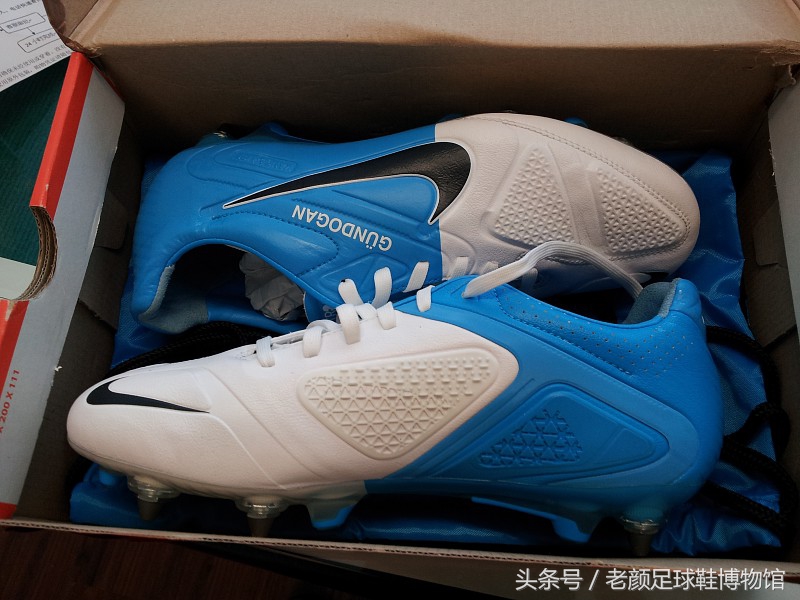 足球鞋阿迪和耐克谁更强,足球鞋耐克暗杀系列