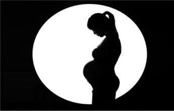 孕妇被车撞腹中胎儿要求补偿,车祸伤到孕妇胎儿怎么赔偿