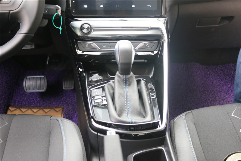 标致308改畅影10.2寸横屏机，2017就这么任性