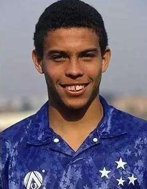 当前最好的足球小将,那些年令人怀念的足球名场面