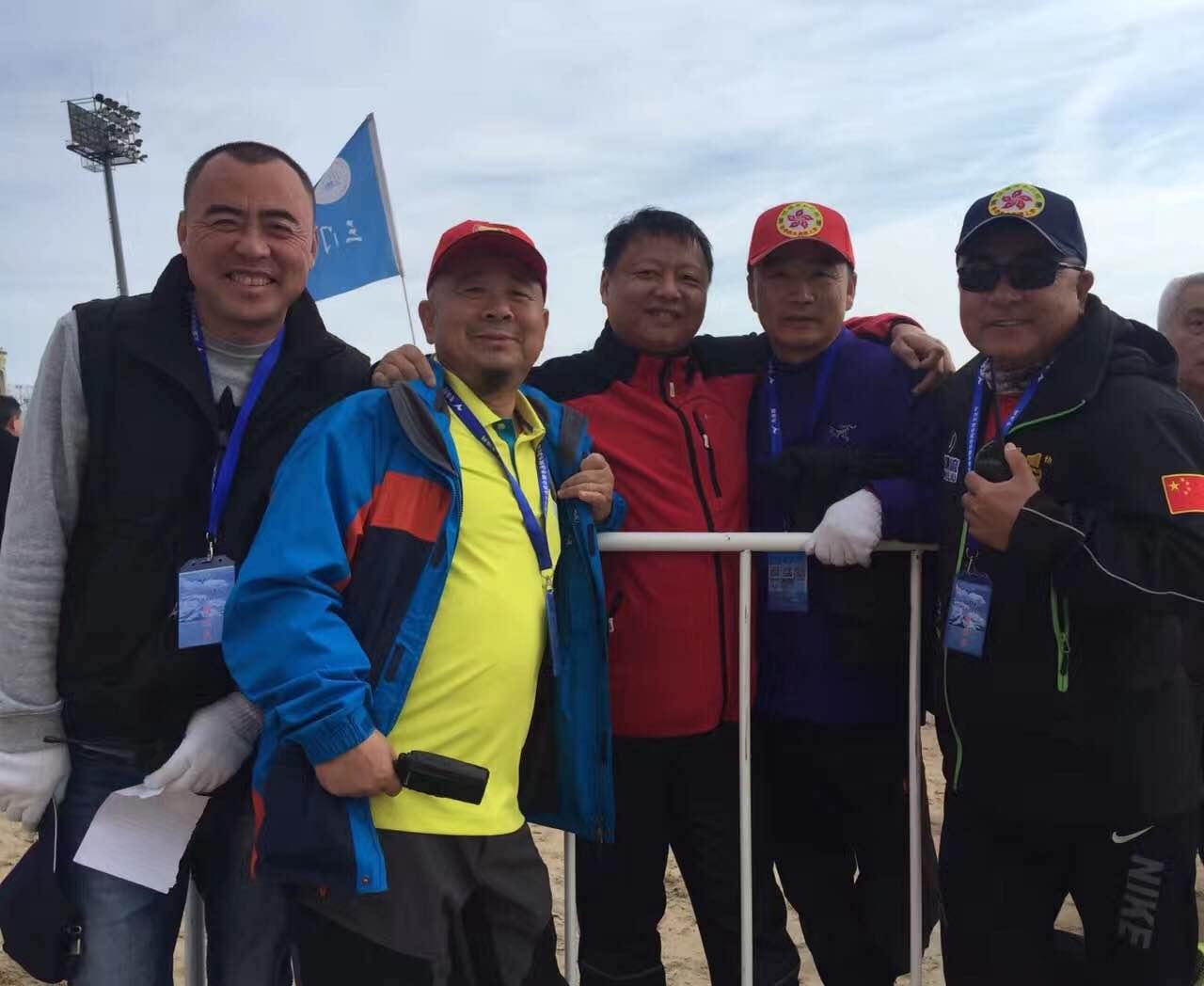 仅着短裤在冰屋里待三天两夜，秦皇岛奇人告诉你：这都不是事儿！