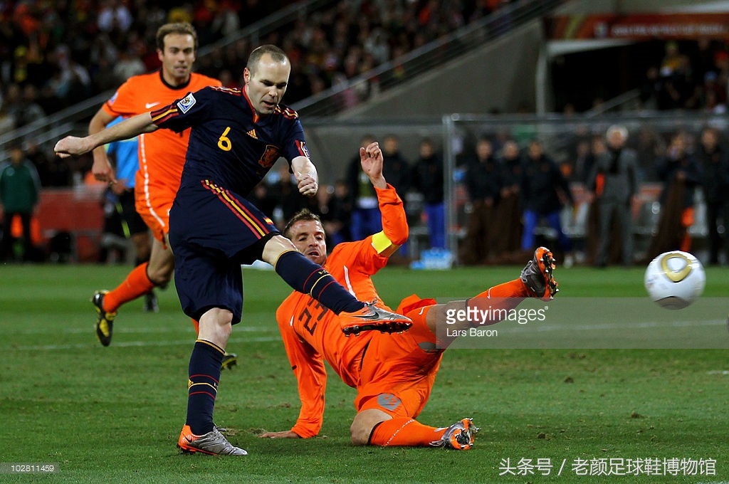 足球鞋阿迪和耐克谁更强,足球鞋耐克暗杀系列