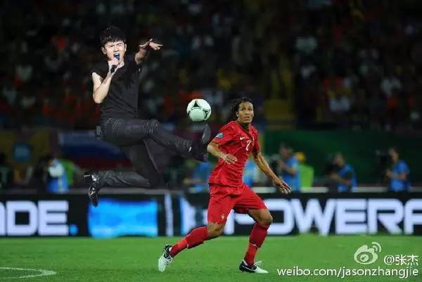 王凯张杰同框,王凯和李健唱歌