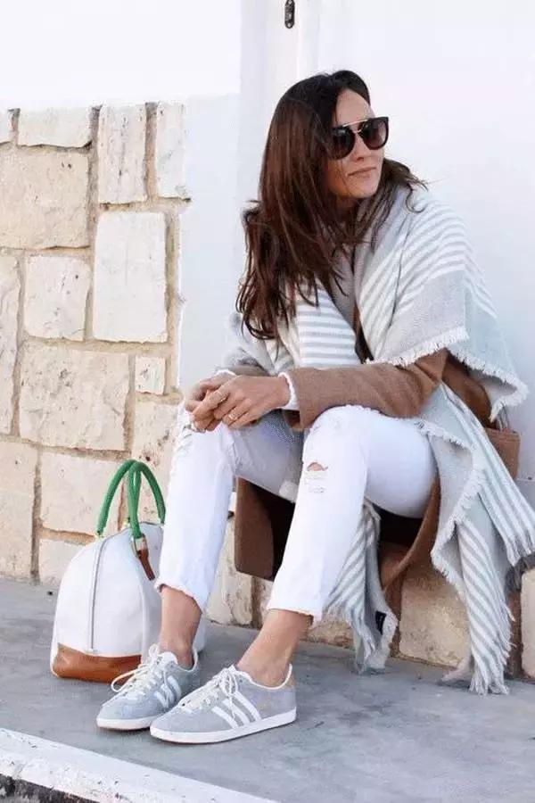 杨幂小金珠手链,杨幂小贝壳黑裙