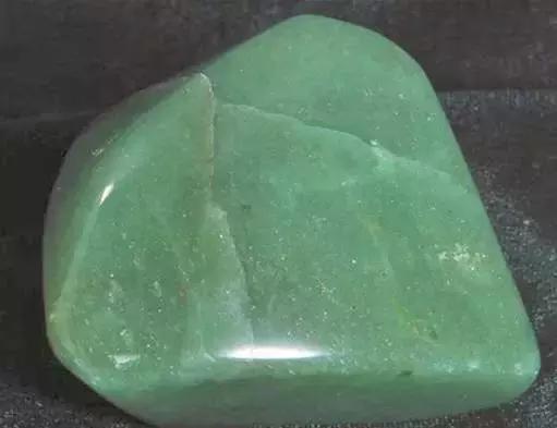 翡翠打紫光灯有荧光反应是a货吗,d货翡翠都有哪些图片