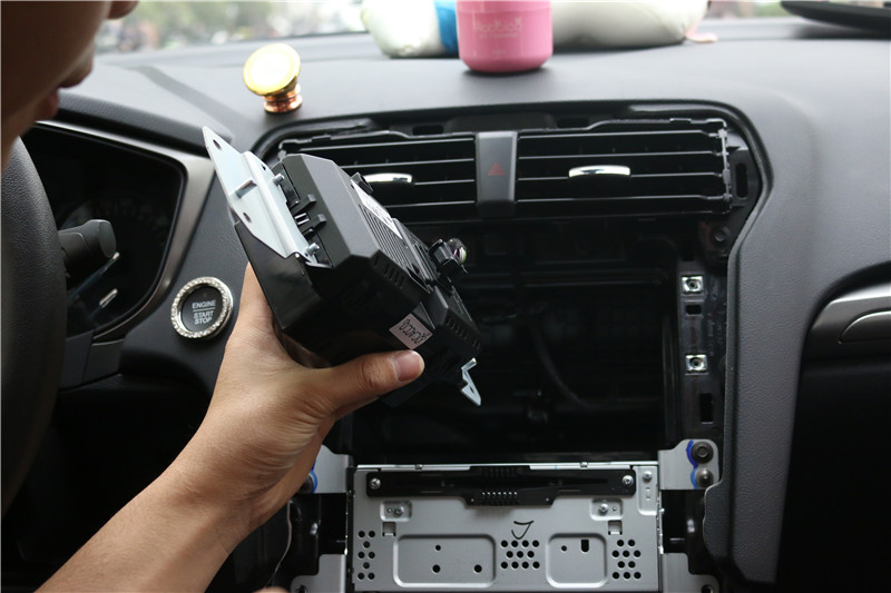 17款新蒙迪欧改畅影12.1寸2G运行+64G储存升级版导航