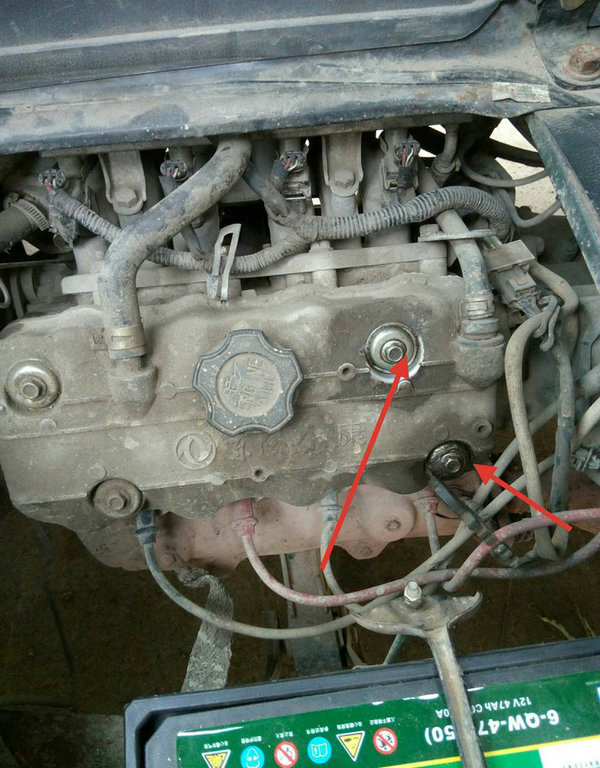 面包车缸盖漏油咋回事,面包车发动机缸盖跟缸体漏机油